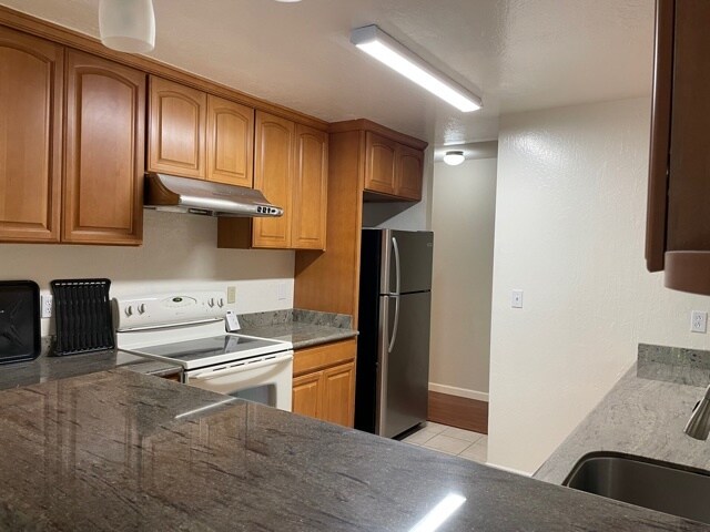 Foto del edificio - 670 San Antonio Rd