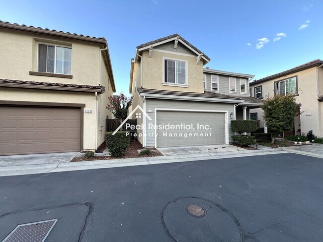 Building Photo - Updated Fair Oaks 3bd/2.5ba Home with 2 Ca...
