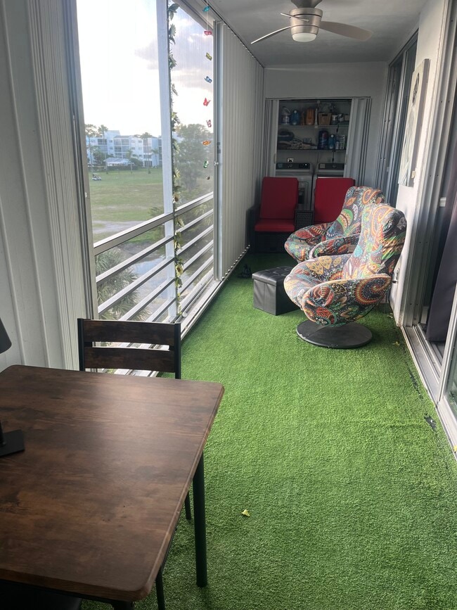 Foto del edificio - 3465 Via Poinciana