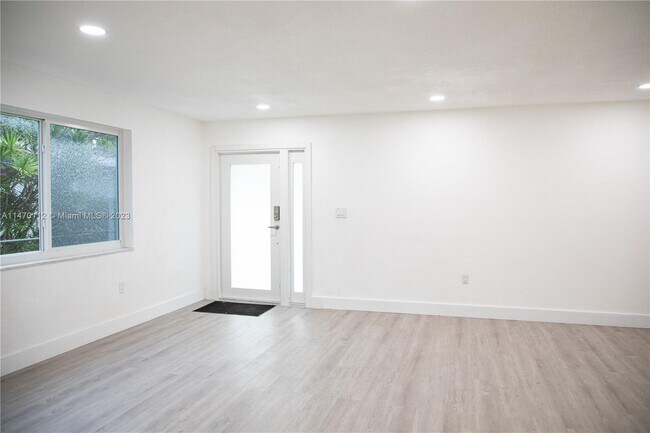 Building Photo - 1033 SW 66th Ave