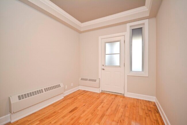 Building Photo - Unit 5 - 393
