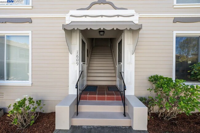 Foto del edificio - 1609 Santa Clara Ave