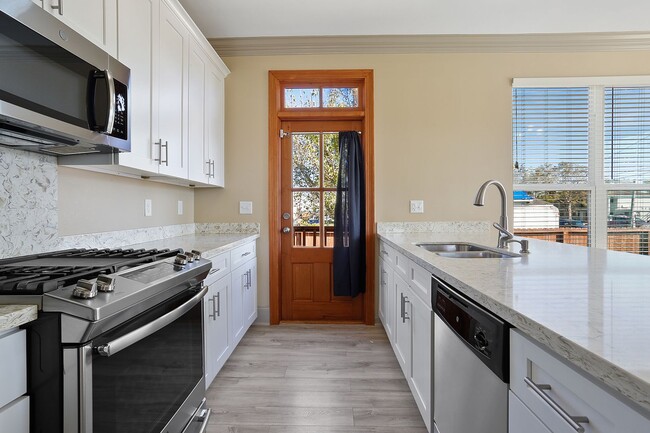 Building Photo - Better Price! Beautiful Newer Construction...