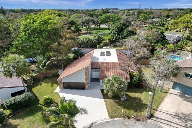 Foto del edificio - 8350 NW 15th Ct