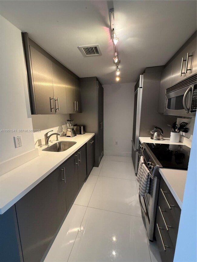 Foto del edificio - 10275 Collins Ave