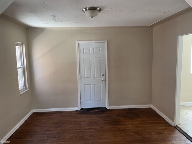 Building Photo - 3 br, 1 bath House - 16132 Wildemere St