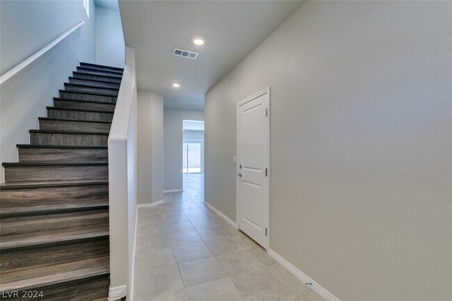 Building Photo - 945 Willow Berry Ave