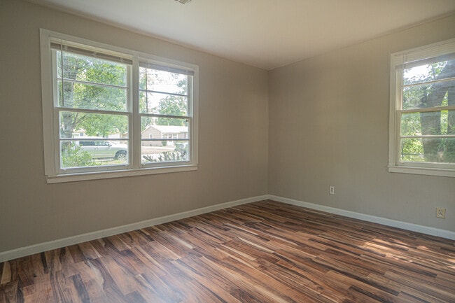 Foto del edificio - 3709 Dundale Rd