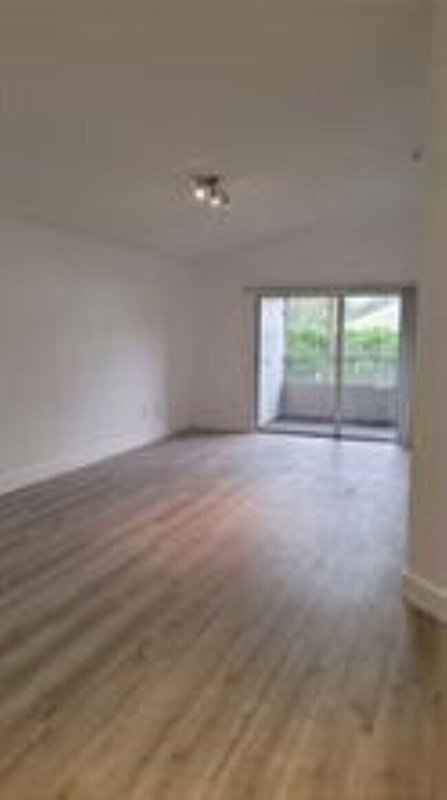 Foto del edificio - 2851 N Oakland Forest Dr