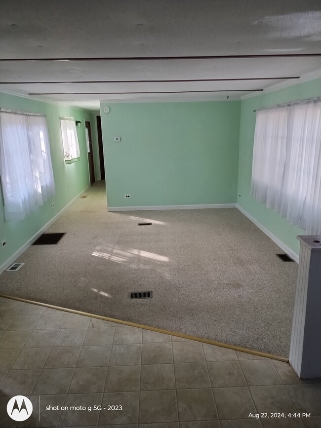 Sala de estar - 113 Trudy Ave