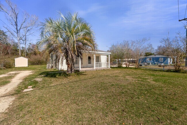 Building Photo - Minutes from the ocean!