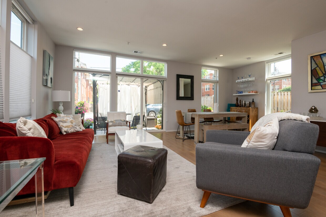 Foto principal - 129 Varnum St NW