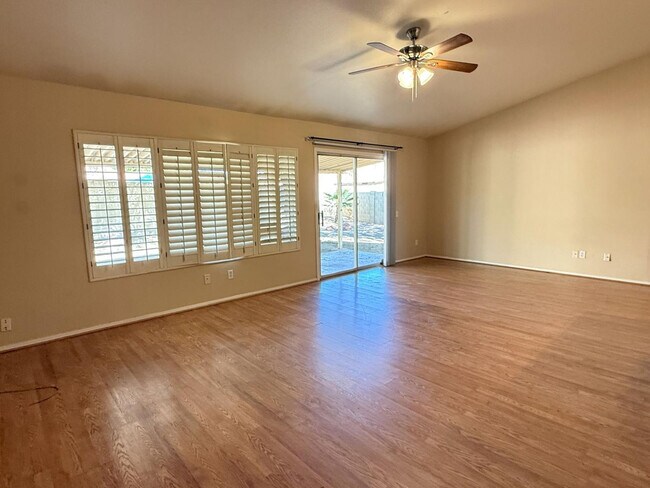 Building Photo - 509 W Ensueno Ct