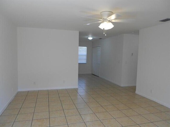 Building Photo - 925 W 36th St
