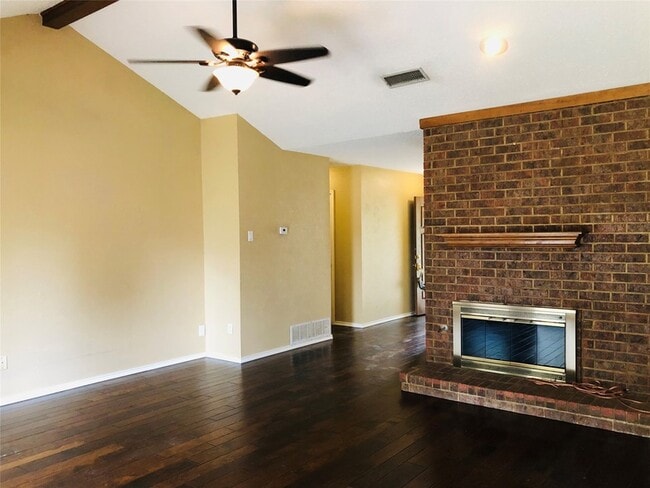 Building Photo - 229 Glenwood Dr