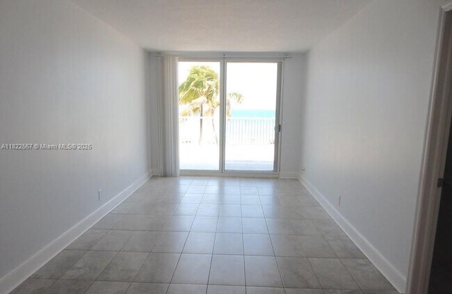 Foto del edificio - 400 N Surf Rd