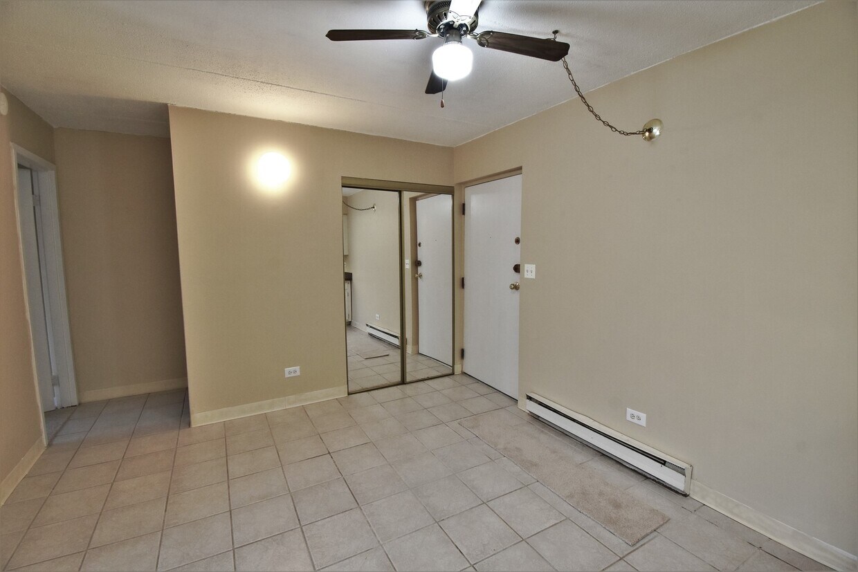 Foto principal - 1451 W Irving Park Rd