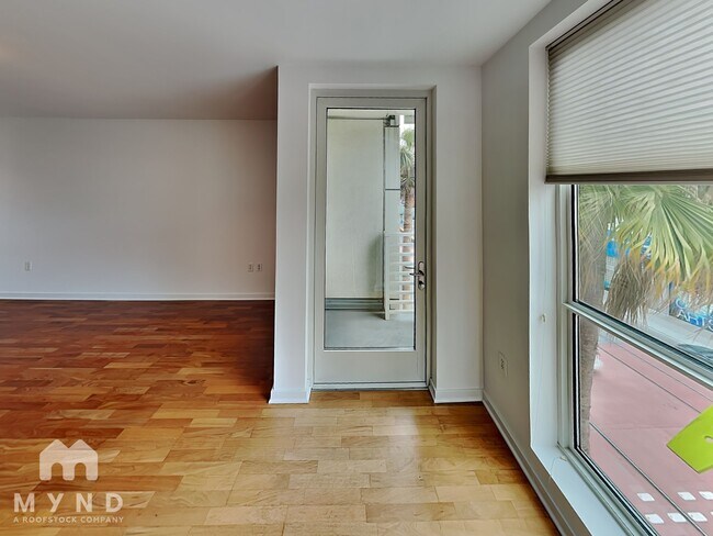 Building Photo - 555 4th St