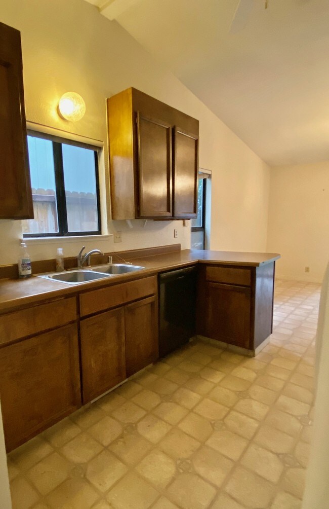 Building Photo - 526 Penstock Dr