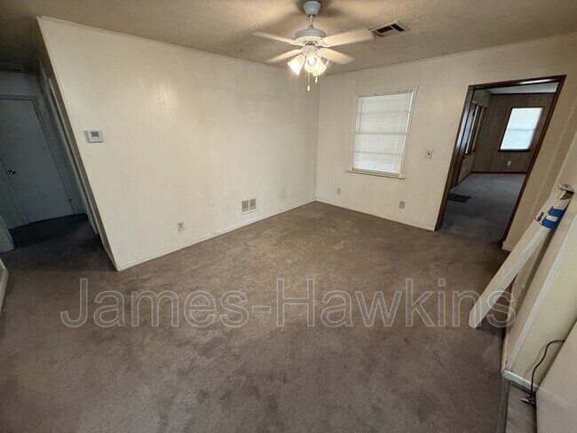 Foto del edificio - 1531 Midway St