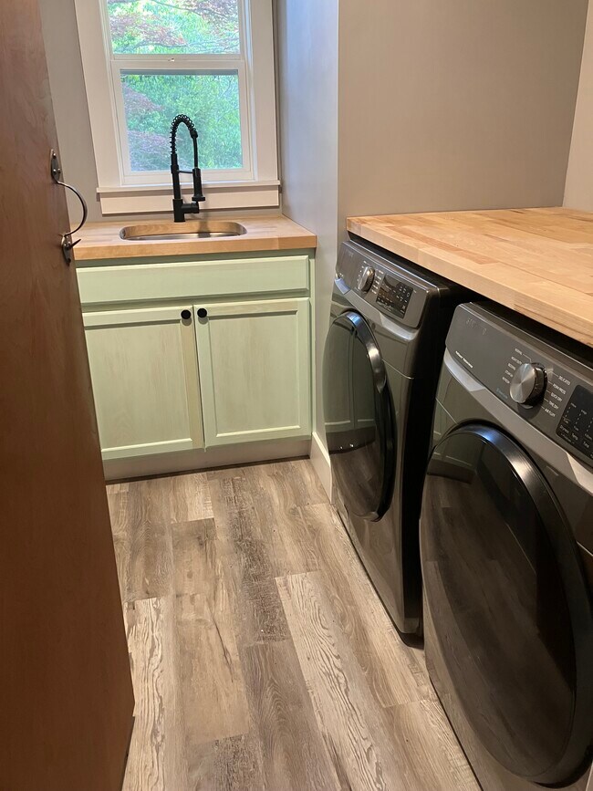 Laundry Room - 6 Roxwood Rd