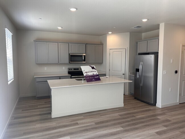 Building Photo - 4638 Athena Dr