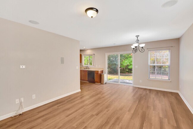 Foto del edificio - A True Summerville Gem in Eagle Run!!