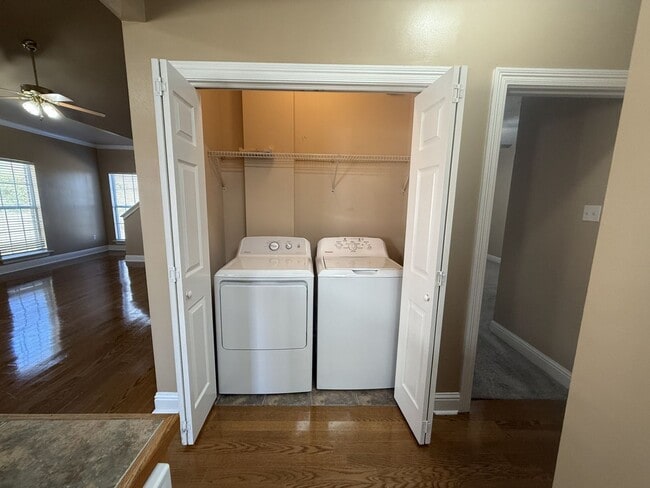 Building Photo - 2 bedroom/2 bath condo