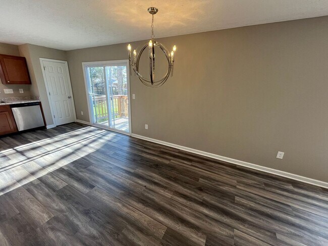 Foto del edificio - 5651 Woodhaven Dr