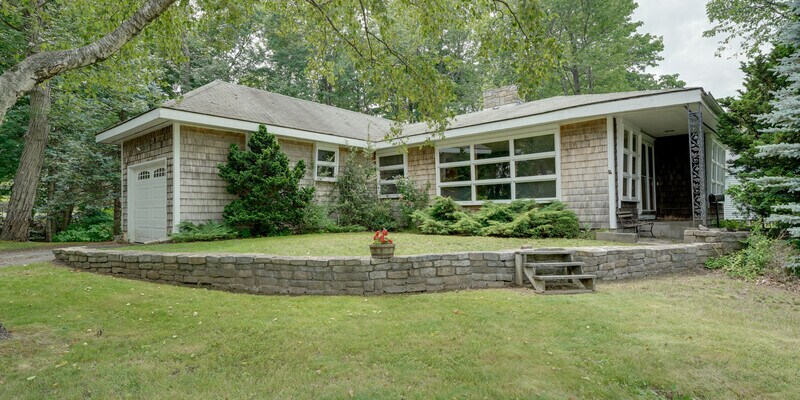 Primary Photo - 221 Pine St