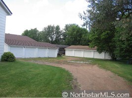 Building Photo - 425 Hillside Dr