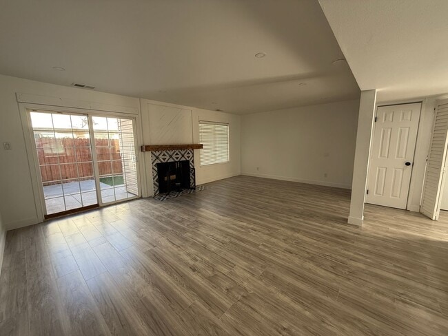 Building Photo - 1028 Bradley Square