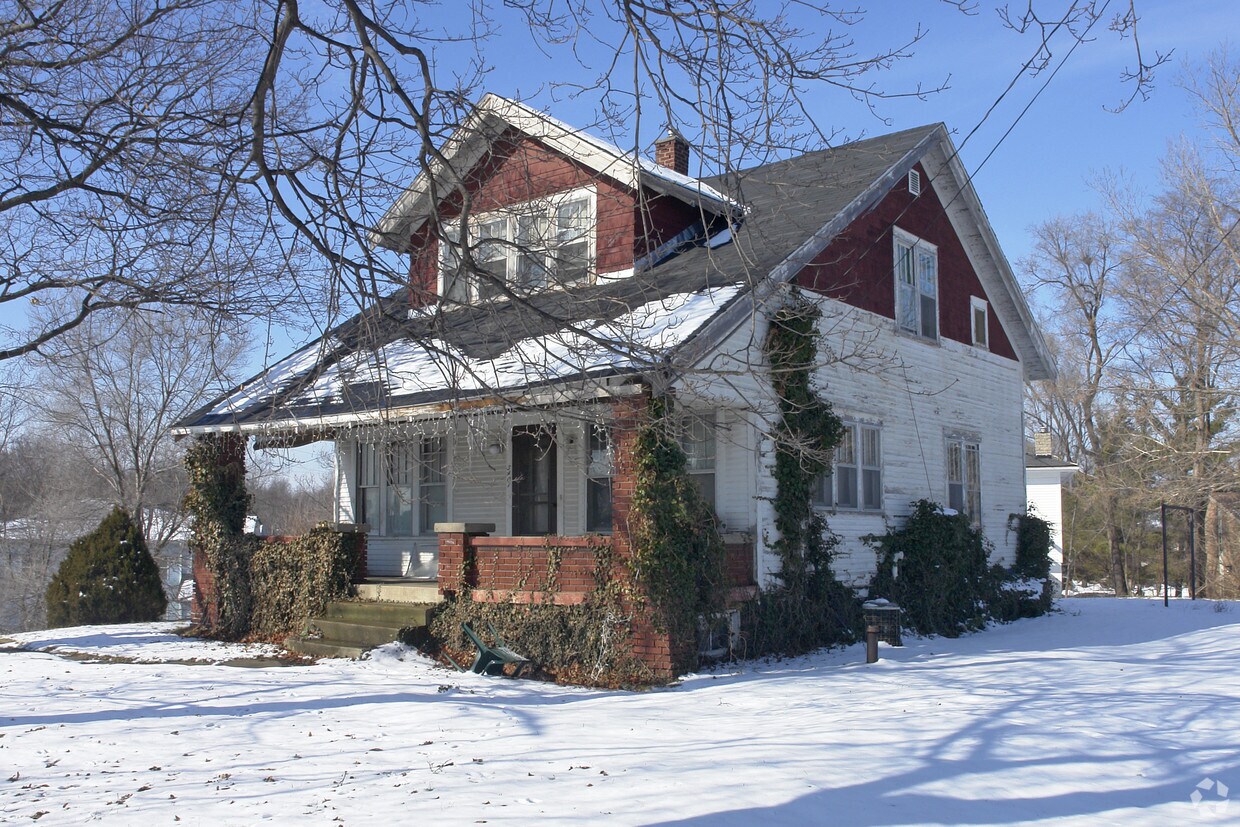 Building Photo - 3401 Salerno Dr NE