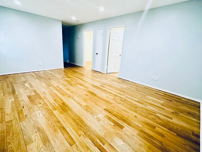 Building Photo - 163 Latham Rd