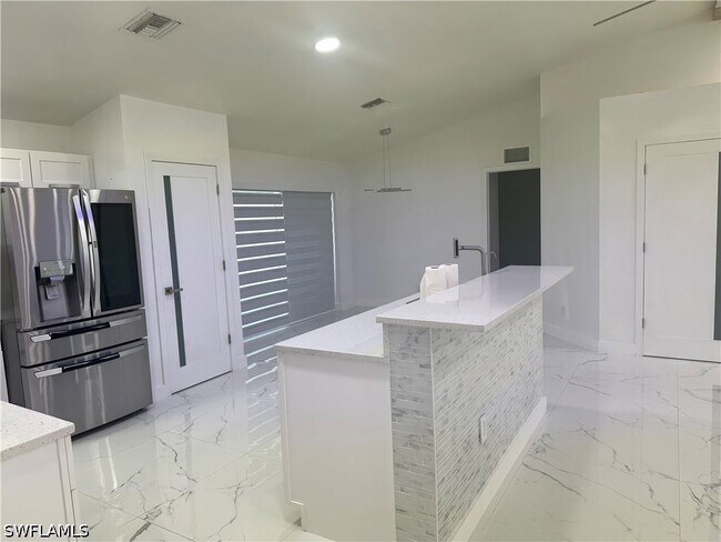 Foto del edificio - 3417 31st St W