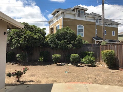 Building Photo - 1064 Fleetwood Dr
