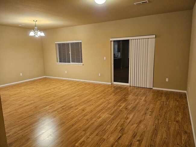 great rm - 623 Rivenhurst St