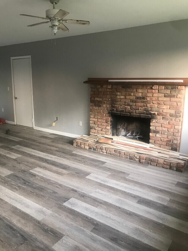 Foto principal - 3878 Raymond Dr