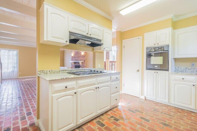 Foto del edificio - 2 bed 1.5 bath Townhouse / MOVE IN SPECIAL...