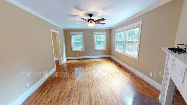 Foto del edificio - 214 Waddell Rd