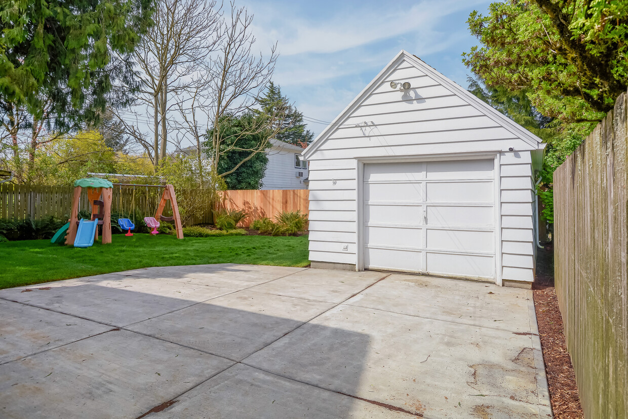 Large back patio in fenced in backyard. There will be patio furniture when weather is nice - 6315 NE 36th Ave