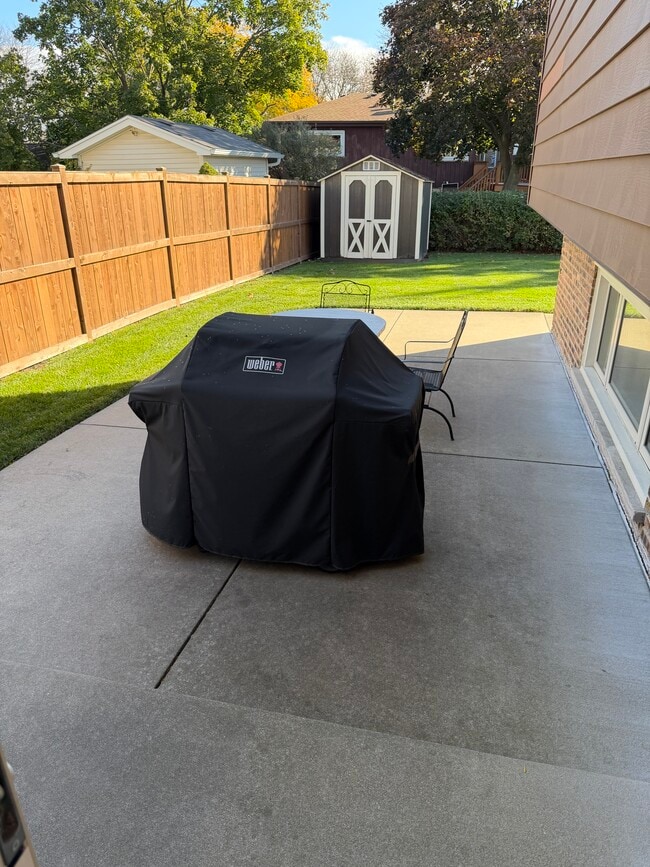 Foto del edificio - 585 Leahy Cir