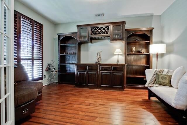 Foto del edificio - 6352 Rolling Hill Rd