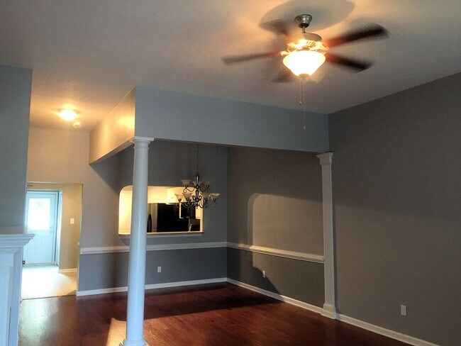 Foto del edificio - 725 Whispering Willow Way