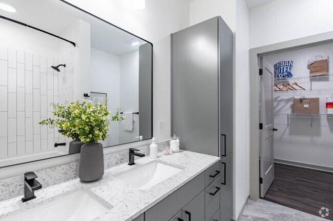 2 habitaciones, 2 baños, 1299 pies cuadrados, primer baño - z-043026-445 Park Commons