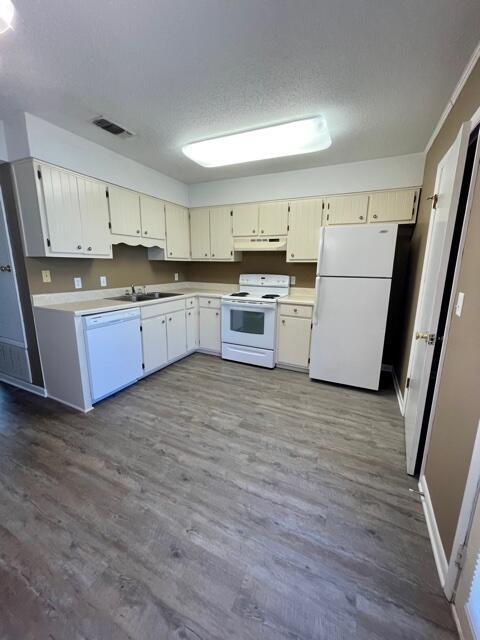 Foto del edificio - 1325 Greendale Ave