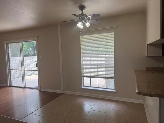 Building Photo - 1546 Wildwood Ln