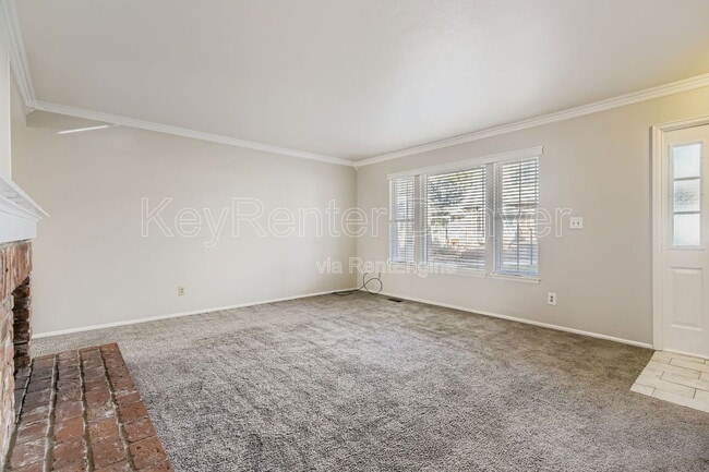 Foto del edificio - 6930 E Briarwood Dr