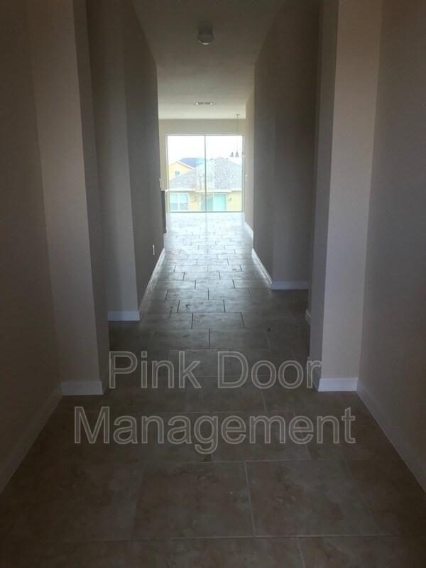 Building Photo - 273 Sparrow Hawk Dr