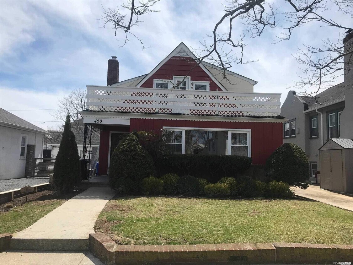 Primary Photo - 450 E Hudson St
